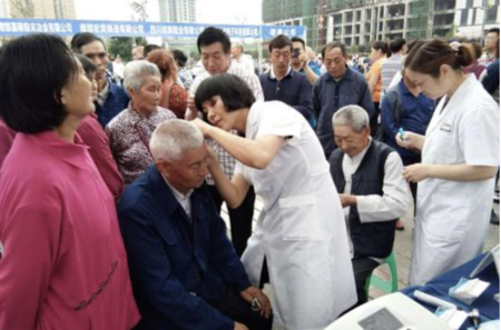 余小英——义诊活动